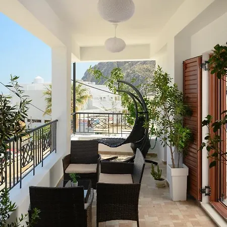 Auster House Santorini * Kamári